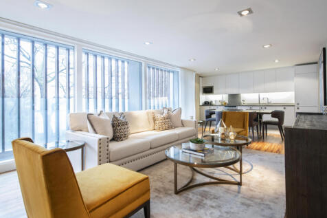 2-bed flat on Fulham Road, South Kensington, London, SW3, £5,850/mo