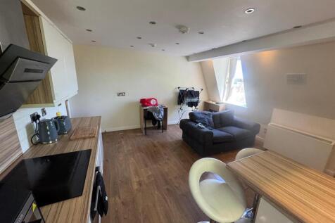Flat E, 2 Moorgate Ave LR and Kitchen (2).jpeg