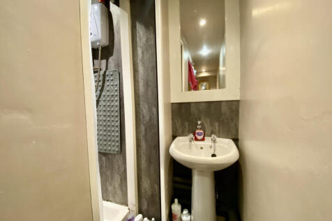 castle shower room 