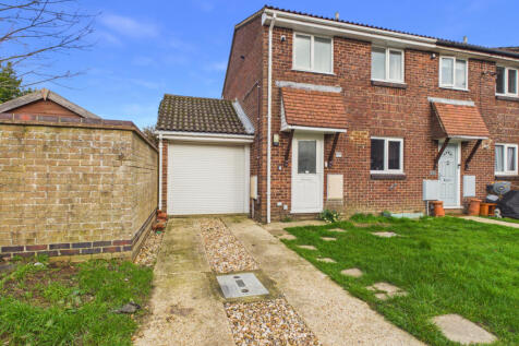 3 bedroom Semi Detached for rent