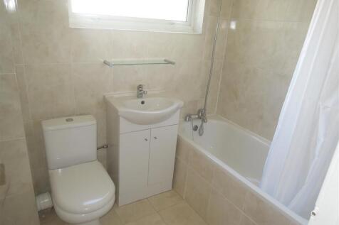 Bude Crescent, Stevenage, Hertfordshire, SG1 2QT photo 4