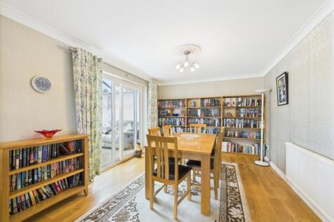 open plan lounge &amp; dining room