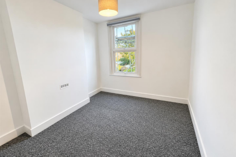 1-bed flat on St. Leonards Road, Hove, £1,300/mo