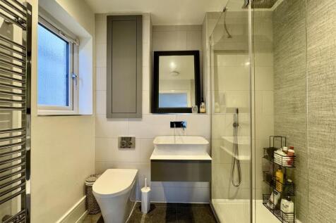 EN SUITE SHOWER ROOM