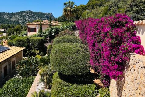 Exceptional property in a prime location with unrivalled views over the golf course in northern Mallorca