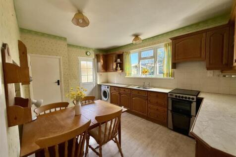 Kitchen/Breakfast Room: