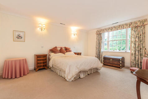 Bedroom 1 - Angle...