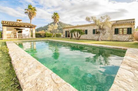 Excellent villa for sale in Alcudia with tourists license