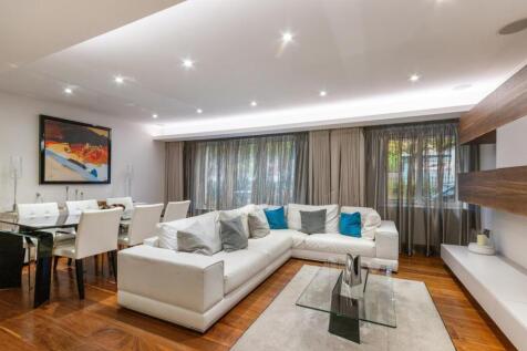 Two bedroom, two bathroom apartment in 24-hour por