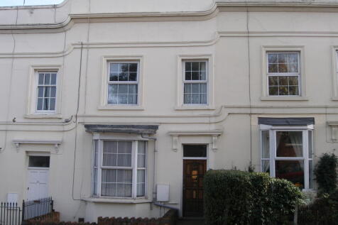 6-bed terraced on 13 Tachbrook Road. Leamington Spa, £2,370/mo