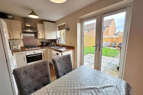 Balmoral Close, St. Crispin, Northampton NN5 photo 3