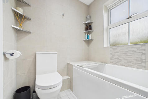 CAM03218G0-PR0798-STILL005