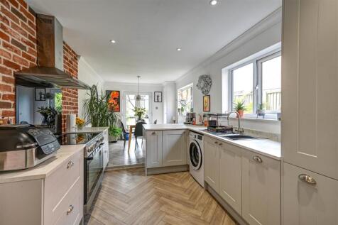 Kitchen Breakfast Room 1.jpg