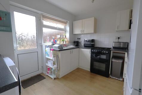 Woodhall Way  Fareham  UNFURNISHED photo 4