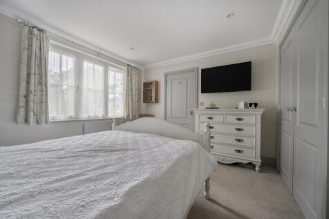 1299518-8-6835867...