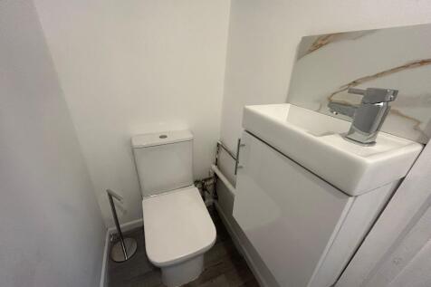 33 St Helens Road, Leamington Spa photo 4