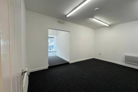Retail Property (high street) to rent Image 7