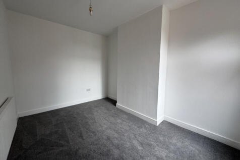 Doncaster Road, Goldthorpe, S63 9HU photo 4
