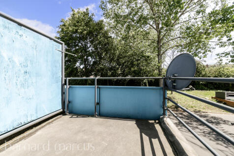 Radnor Close, MITCHAM photo 4