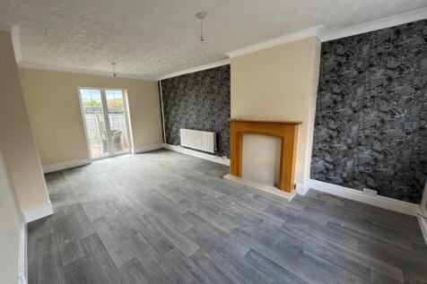 LOUNGE / DINING AREA
