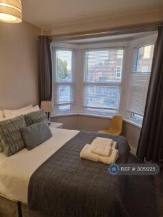 Garratt Lane, London, SW18 photo 3