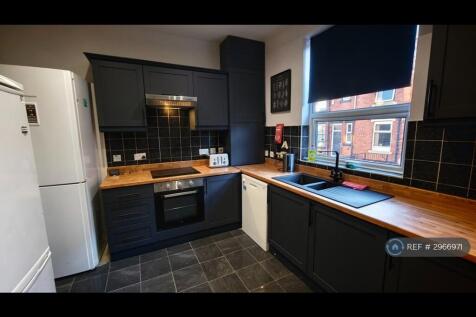 Kitchen w Dishwasher Multiple Fridges Ovens