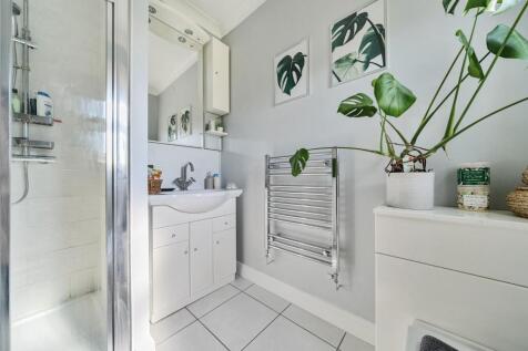 Bedroom 2 Ensuite.jpg