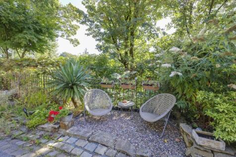 Front Garden Area
