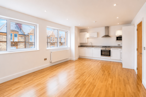 2 bed flat to rent Knights Hill, London SE27