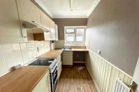 6 Rostrevor Court, 96 Sandown Road, Sandown PO36 9JX