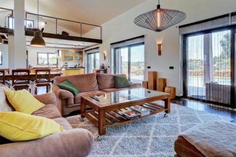 airy and bright room