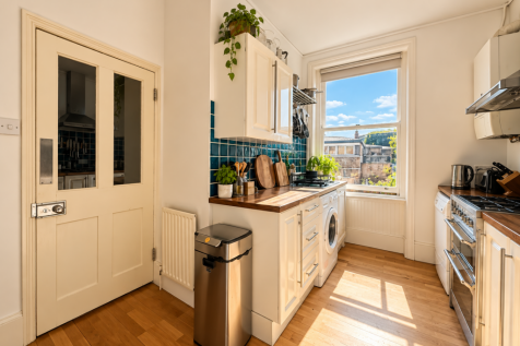 Flat A, Munster Road, Hammersmith And Fulham, London photo 3