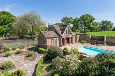 Pool &amp; Tennis Court