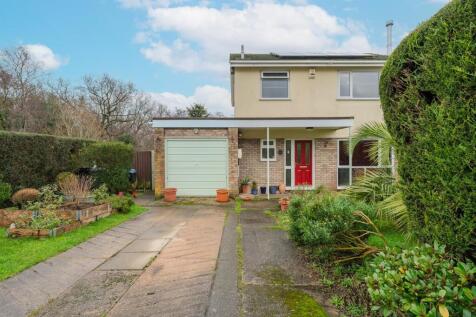 15a Warwick Close-2.jpg