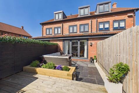 3 Bedroom House - townhouse for Sale