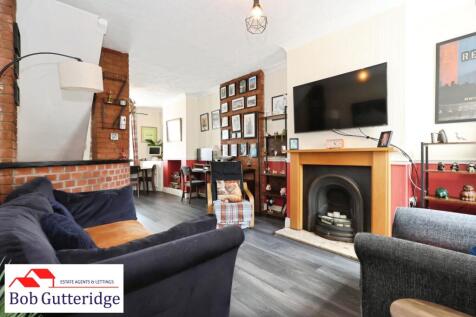 THROUGH LOUNGE / DINING ROOM