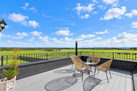 Upper TV/Balcony Area