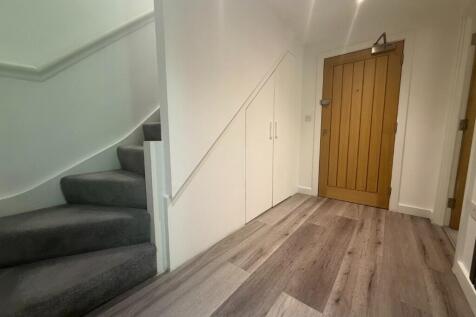 Green Lane, Bagshot, Surrey, GU19 photo 5
