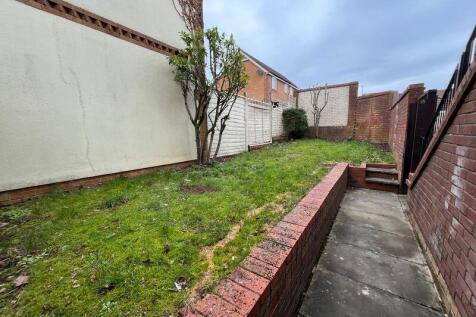 SIDE GARDEN