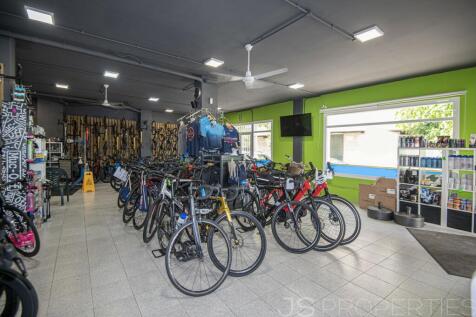 TWO COMMERCIAL PREMISSES FOR SALE IN PUERTO POLLENSA