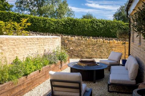 42 - The Old Post Office - GL7 7EF - Web.jpg