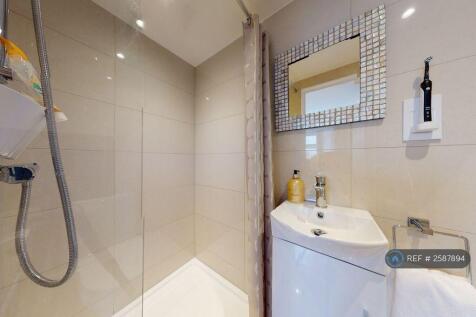 En-Suite (Master Bedroom)