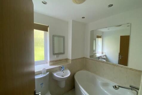 EN-SUITE BATHROOM T202607221313.jpg