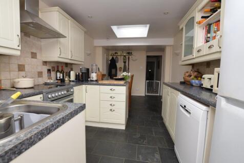 Kings Road, Godalming, Surrey, GU7 photo 4