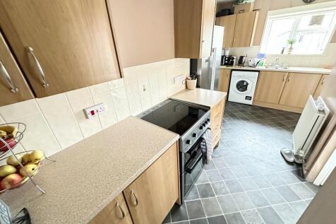Woodvale Road, Ellesmere Port, Cheshire, CH66 photo 4