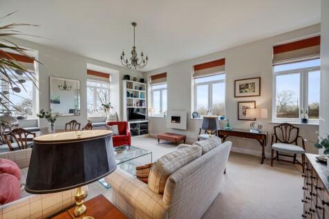 Lounge / Dining Room