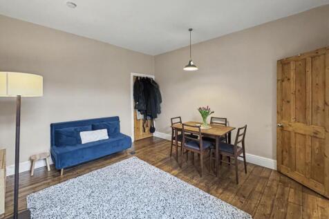 2 bed, 1 bath Terraced in Manchester - Photo 8