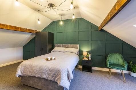Vine St // Luxury 5 Bed // September 2027 photo 3