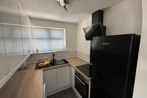 5a Avebury - Kitchen.jpg