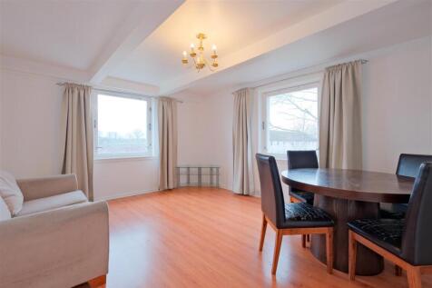 Living Room / Dining